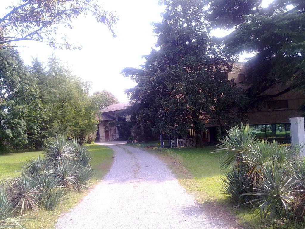 Albergo Villa & Roma Палаццоло-сулл'Ольо Экстерьер фото