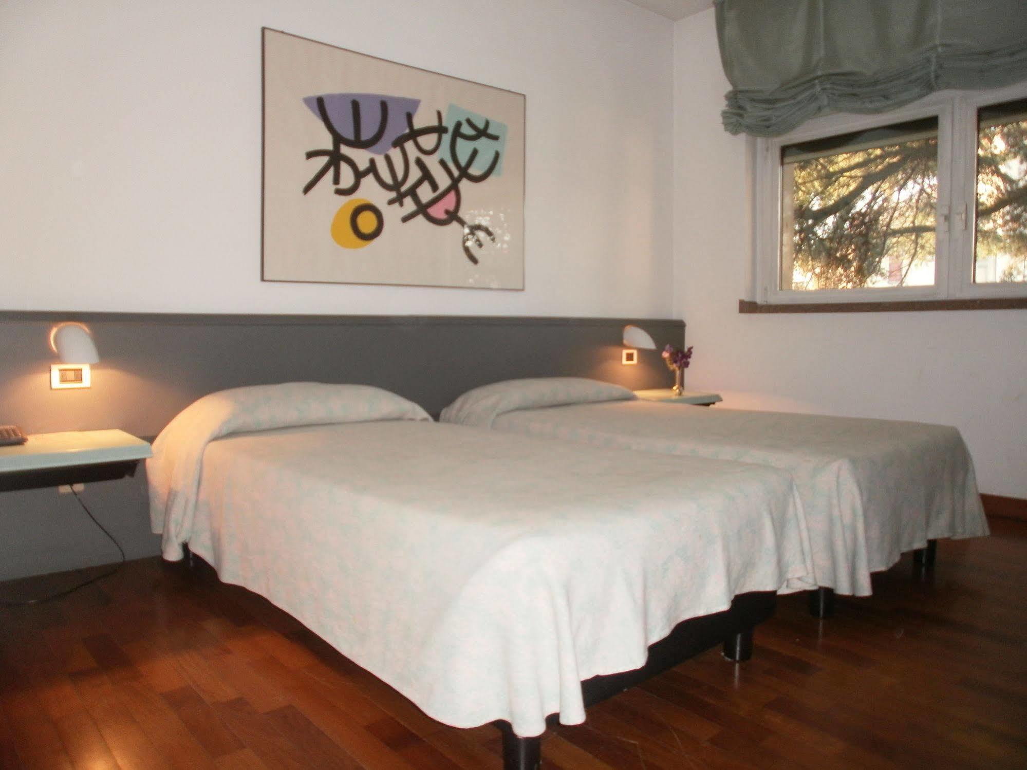 Albergo Villa & Roma Палаццоло-сулл'Ольо Экстерьер фото