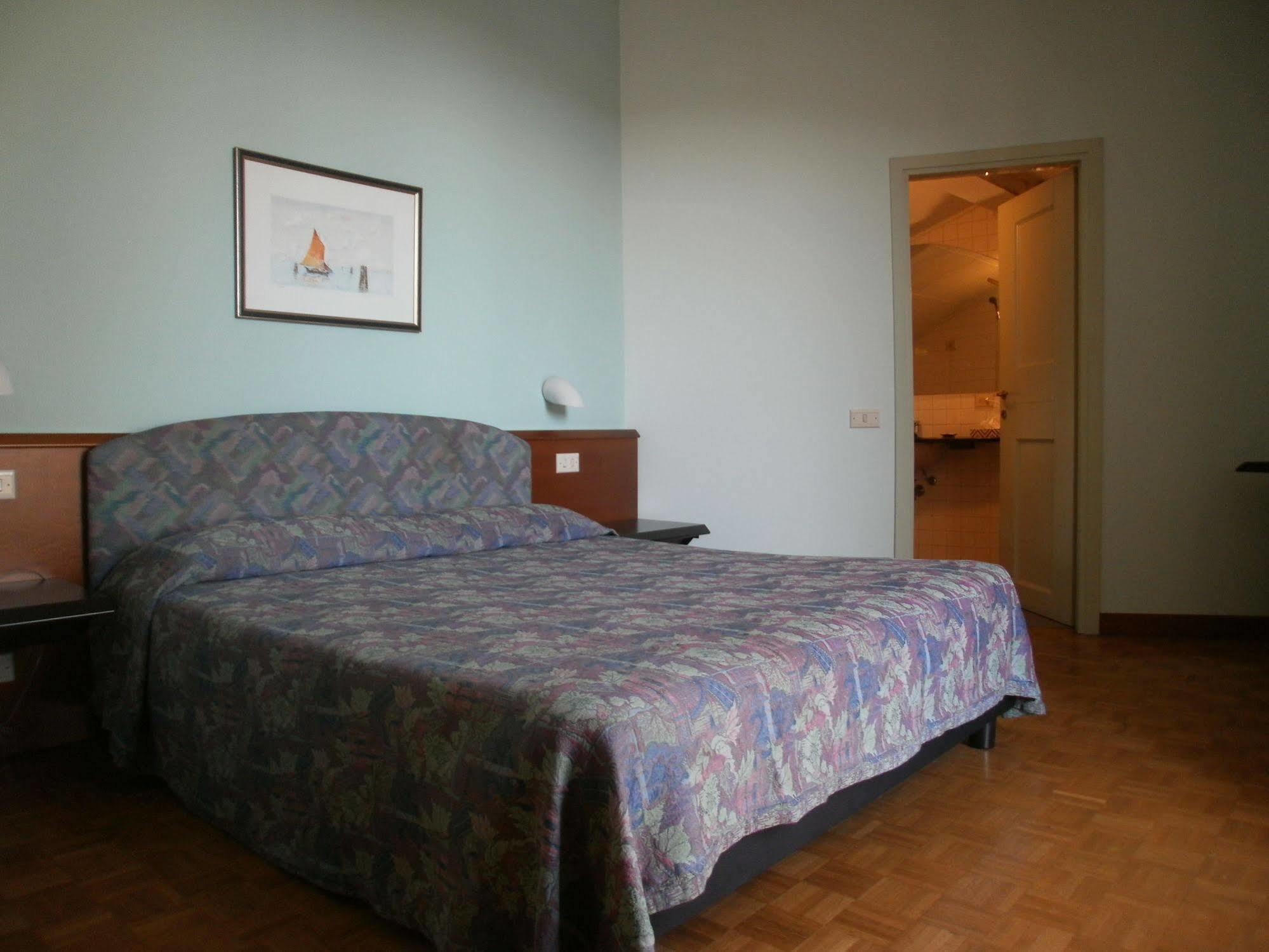 Albergo Villa & Roma Палаццоло-сулл'Ольо Экстерьер фото