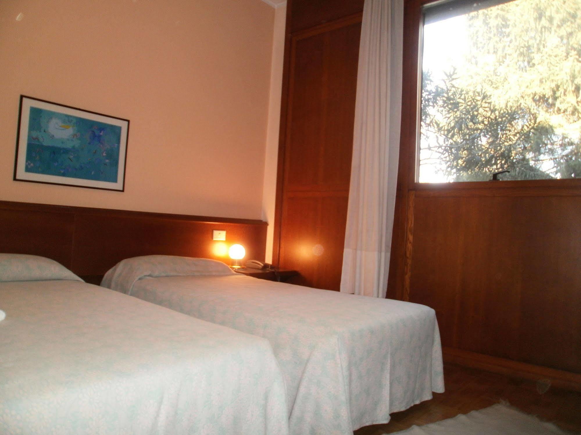 Albergo Villa & Roma Палаццоло-сулл'Ольо Экстерьер фото