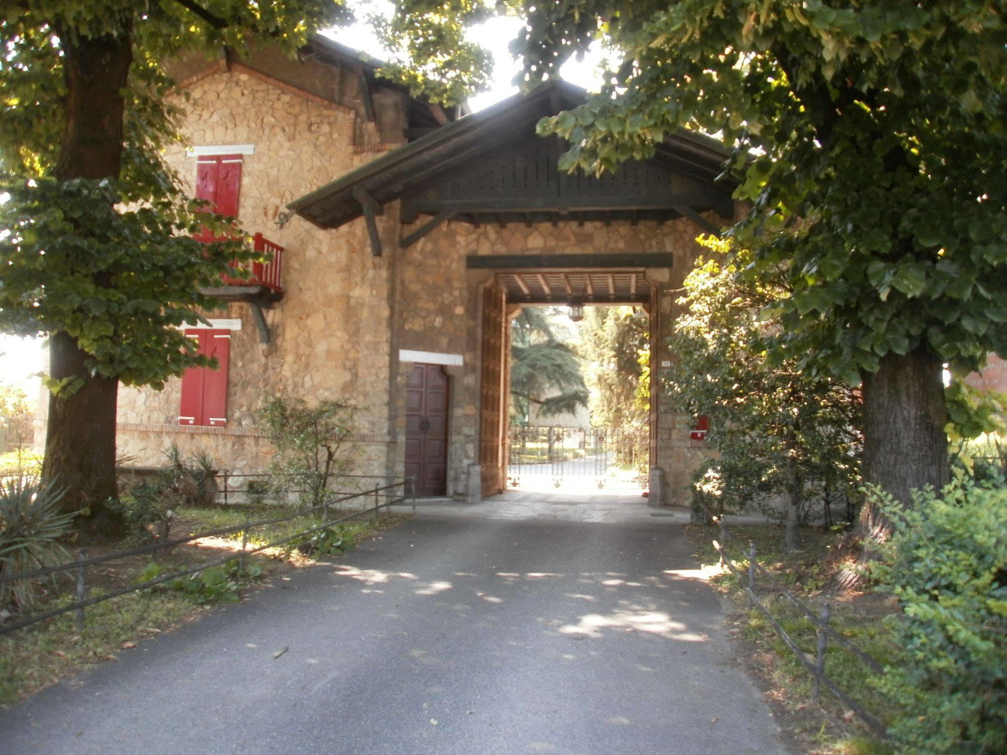 Albergo Villa & Roma Палаццоло-сулл'Ольо Экстерьер фото
